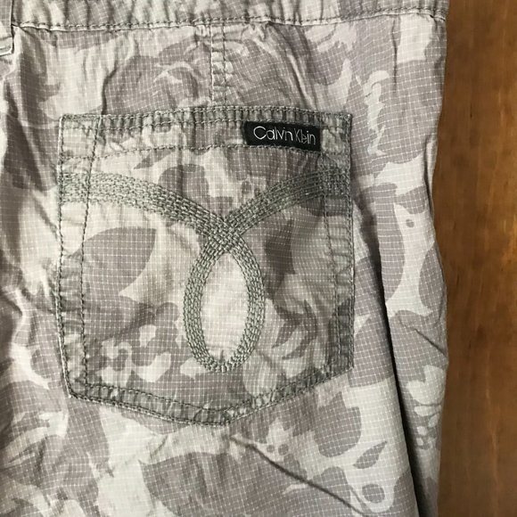 Calvin Klein Jeans Gray Camo Cropped Pants w/Drawstring Waist/Legs Size 20W - Picture 13 of 16